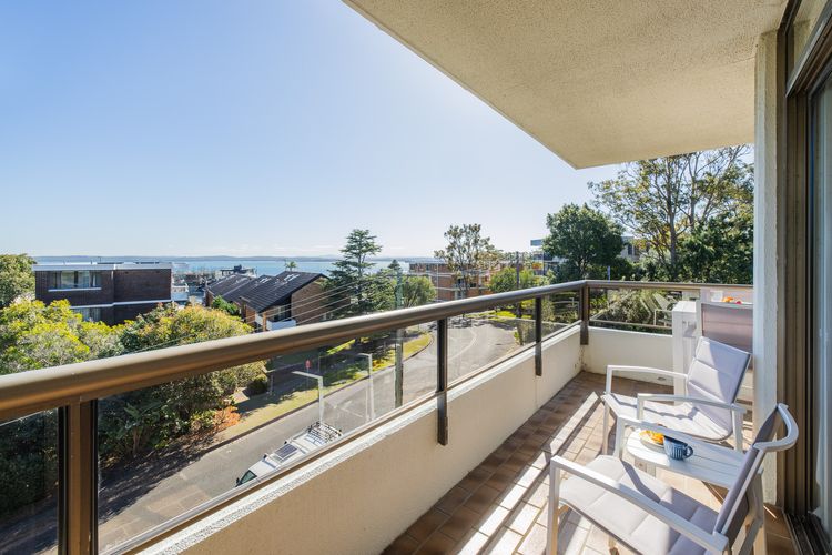 The Commodore, 5/9-11 Donald St – water views, air con, WiFi