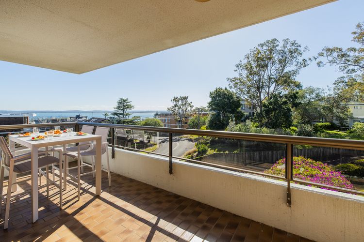 The Commodore, 5/9-11 Donald St – water views, air con, WiFi