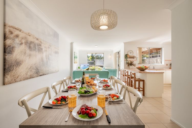 Felicita on Fitzroy, 2/14 Fitzroy St – Wi-Fi , Air Con , 250 metres to the waters edge