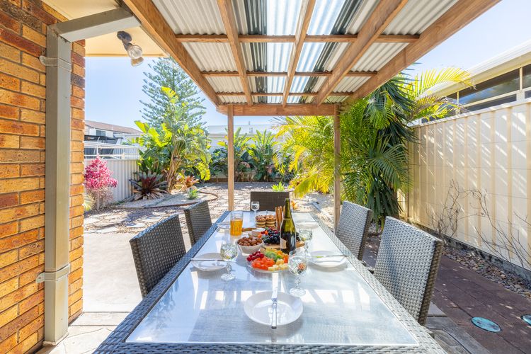 Felicita on Fitzroy, 2/14 Fitzroy St – Wi-Fi , Air Con , 250 metres to the waters edge