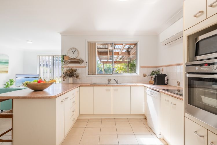 Felicita on Fitzroy, 2/14 Fitzroy St – Wi-Fi , Air Con , 250 metres to the waters edge