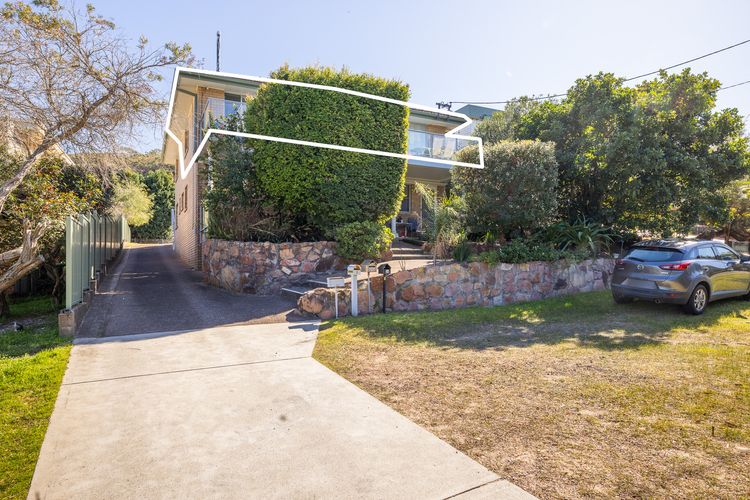 Sunset Shores 1 Surf Air , 24 Marine Dr – air con , Wi-Fi, across to the beach