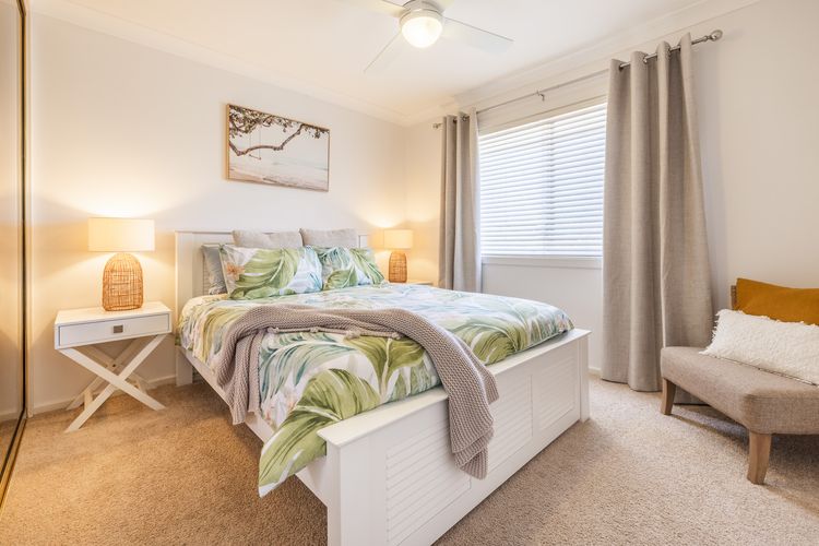 Sunset Shores 1 Surf Air , 24 Marine Dr – air con , Wi-Fi, across to the beach