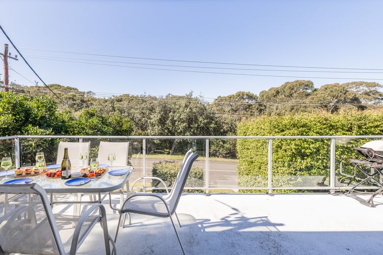 Sunset Shores 1 Surf Air , 24 Marine Dr – air con , Wi-Fi, across to the beach