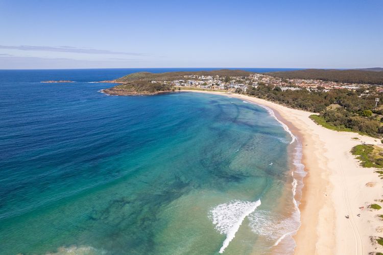 Sunset Shores 1 Surf Air , 24 Marine Dr – air con , Wi-Fi, across to the beach