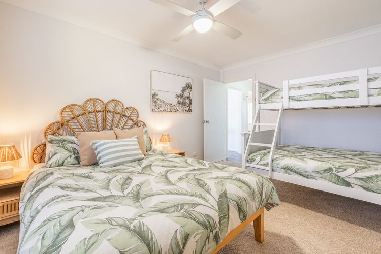 Sunset Shores 1 Surf Air , 24 Marine Dr – air con , Wi-Fi, across to the beach
