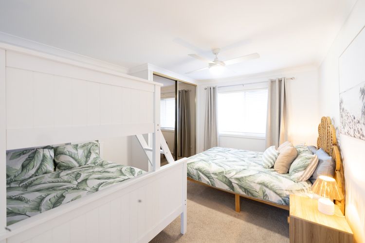 Sunset Shores 1 Surf Air , 24 Marine Dr – air con , Wi-Fi, across to the beach