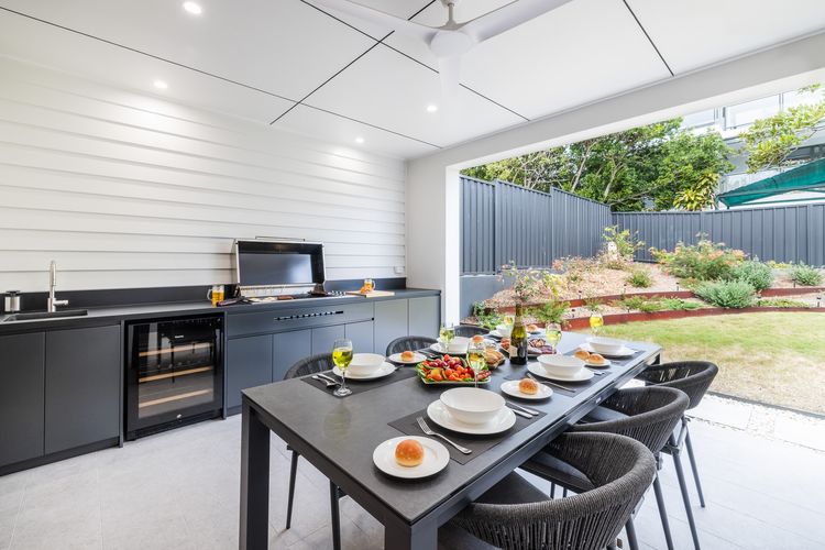 Gloucester Escape, 37a Gloucester St – stunning duplex with fabulous water views