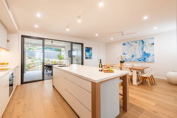 Gloucester Escape, 37a Gloucester St – stunning duplex with fabulous water views