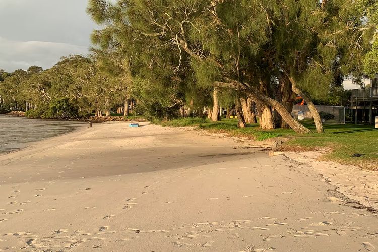 High Tide, 142 Sandy Point Rd – romantic getaway on the waterfront