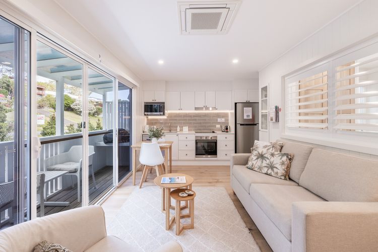 HighTide, 142 Sandy Point Rd – romantic getaway on the waterfront