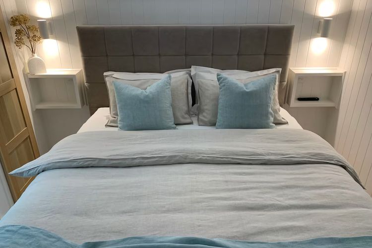 High Tide, 142 Sandy Point Rd – romantic getaway on the waterfront