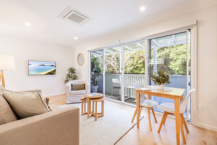 HighTide, 142 Sandy Point Rd – romantic getaway on the waterfront