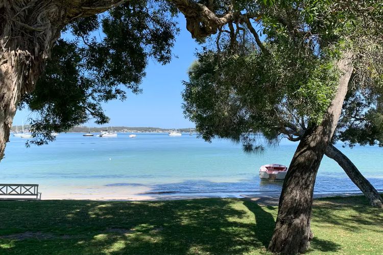 High Tide, 142 Sandy Point Rd – romantic getaway on the waterfront