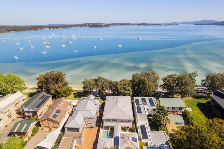 HighTide, 142 Sandy Point Rd – romantic getaway on the waterfront