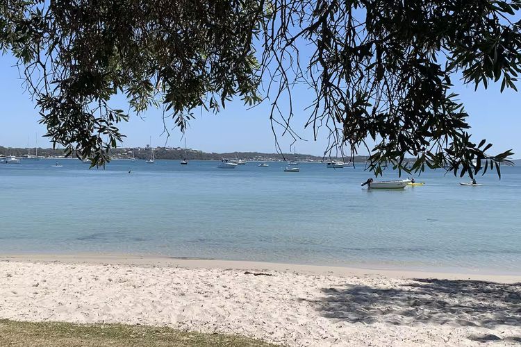 High Tide, 142 Sandy Point Rd – romantic getaway on the waterfront