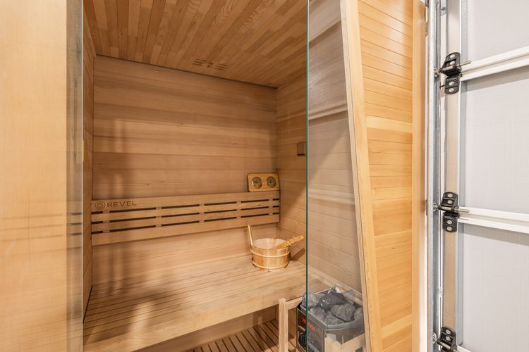 Escape the Norm, 7/5 Kelvin Grove – Ducted Air, Wi-Fi & Sauna