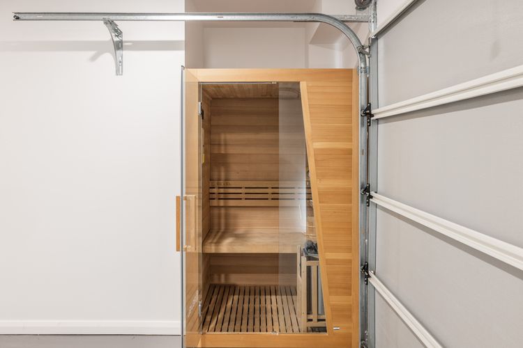 Escape the Norm, 7/5 Kelvin Grove – Ducted Air, Wi-Fi & Sauna
