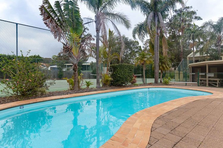 Carindale, 2/19-23 Dowling Street – First floor unit with air con, complex pool and tennis court