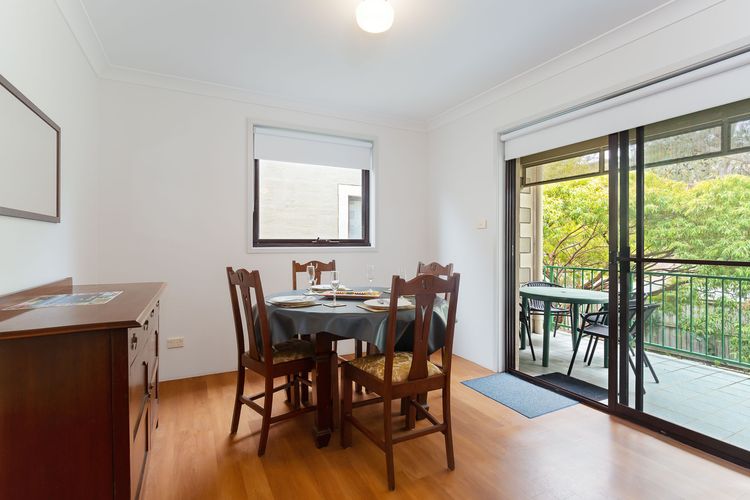 Carindale, 2/19-23 Dowling Street – First floor unit with air con, complex pool and tennis court