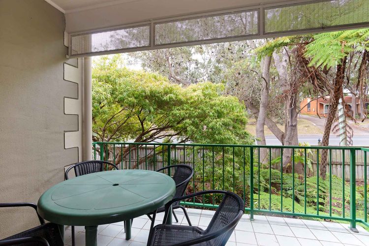 Carindale, 2/19-23 Dowling Street – First floor unit with air con, complex pool and tennis court