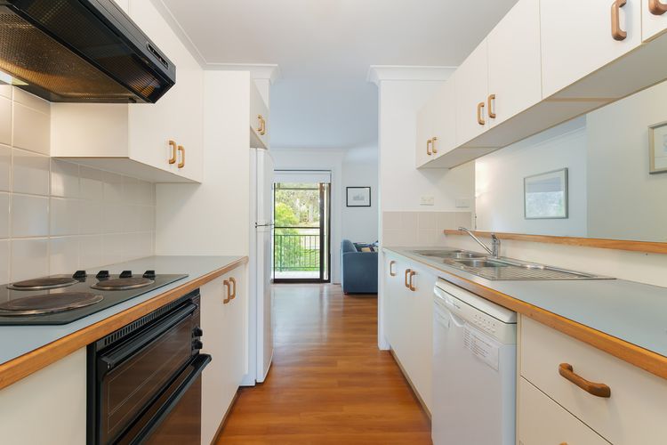 Carindale, 2/19-23 Dowling Street – First floor unit with air con, complex pool and tennis court