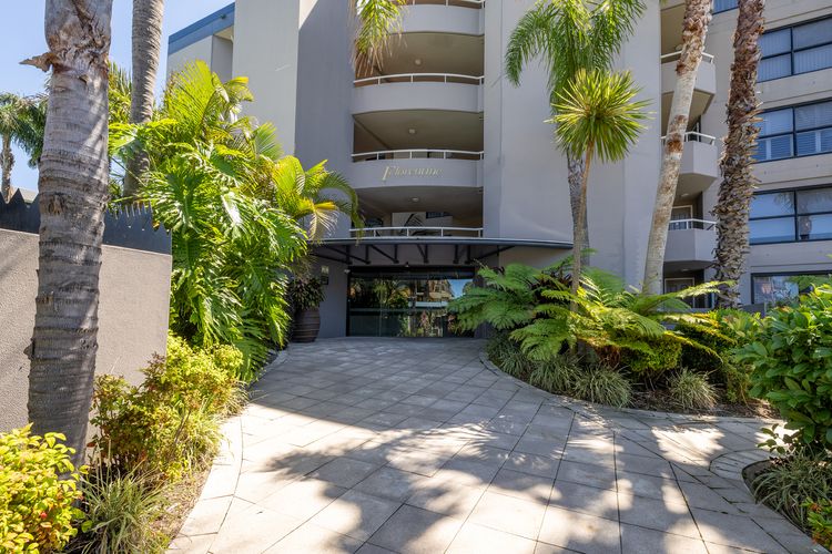 Florentine, 2/11 Columbia Cl – sensational waterviews & pool in complex