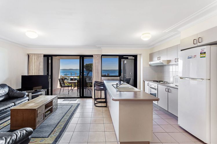 Florentine, 2/11 Columbia Cl – sensational waterviews & pool in complex