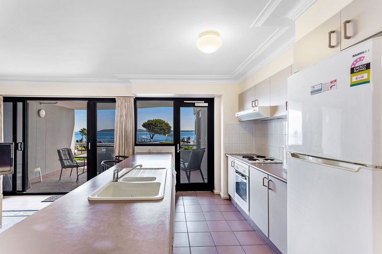 Florentine, 2/11 Columbia Cl – sensational waterviews & pool in complex