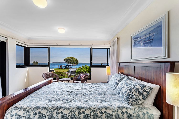 Florentine, 2/11 Columbia Cl – sensational waterviews & pool in complex