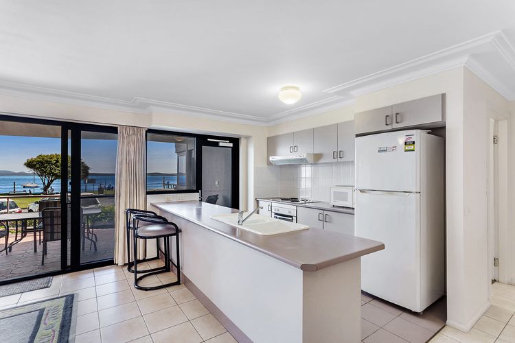 Florentine, 2/11 Columbia Cl – sensational waterviews & pool in complex