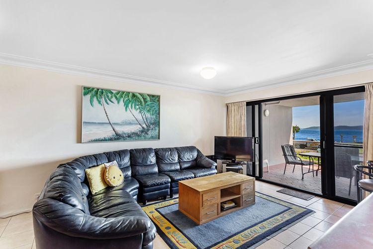 Florentine, 2/11 Columbia Cl – sensational waterviews & pool in complex