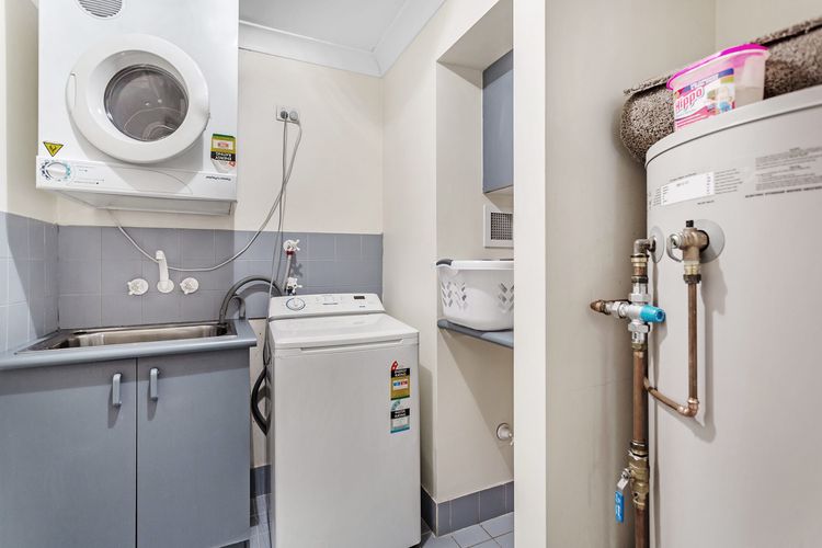 Florentine, 2/11 Columbia Cl – sensational waterviews & pool in complex