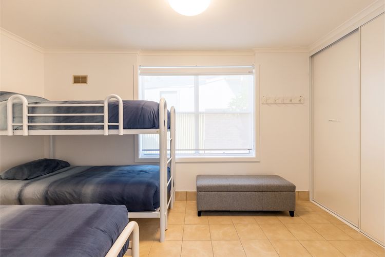 Hibiscus Court, 2/9 Government Road – fantastic air conditioned 3 bedroom unit with WIFI