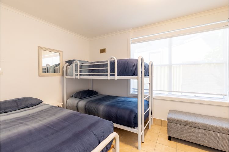 Hibiscus Court, 2/9 Government Road – fantastic air conditioned 3 bedroom unit with WIFI