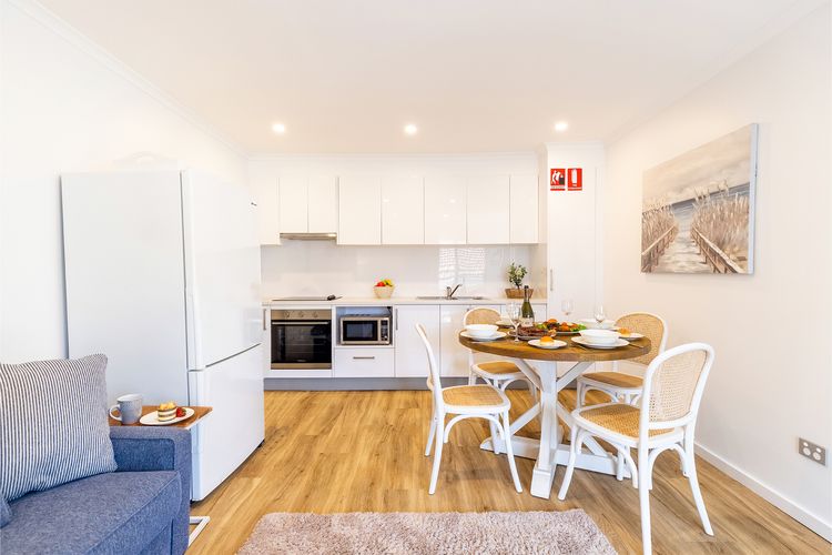 Hibiscus Court, 2/9 Government Road – fantastic air conditioned 3 bedroom unit with WIFI