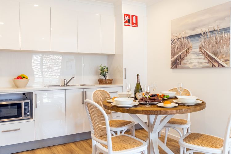 Hibiscus Court, 2/9 Government Road – fantastic air conditioned 3 bedroom unit with WIFI