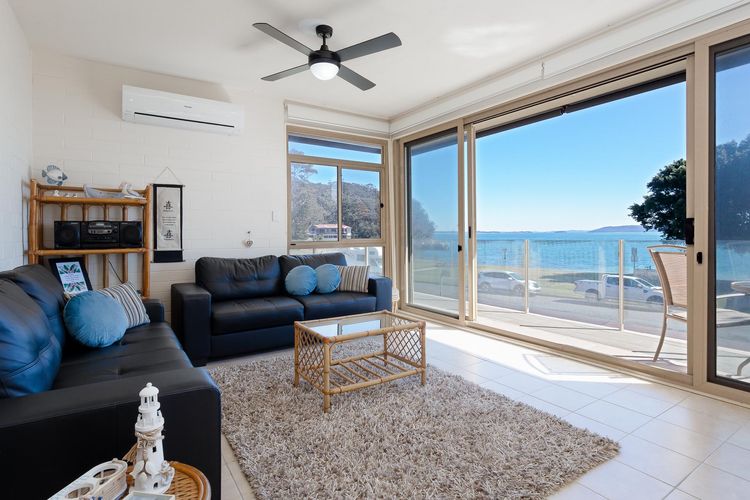 Little Hut, 1/20 Kurrawa Close – Spectacular Water Views, NBN & Air Conditioned