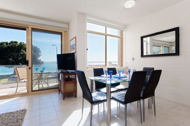 Little Hut, 1/20 Kurrawa Close – Spectacular Water Views, NBN & Air Conditioned