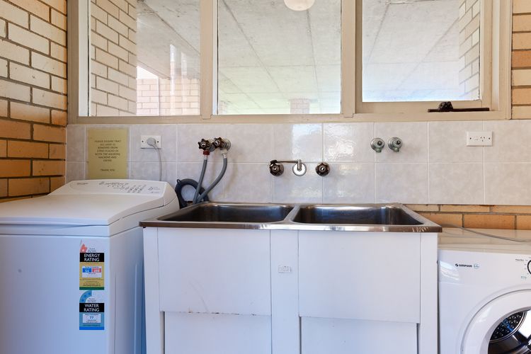 Little Hut, 1/20 Kurrawa Close – Spectacular Water Views, NBN & Air Conditioned