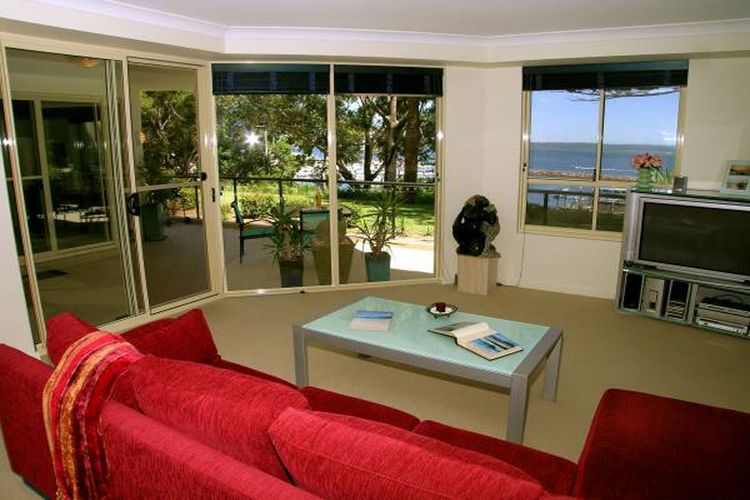 Magnus Pines, 2/52-56 Magnus Street – Apartment with stunning views, linen and bed making, Wi-Fi and Air con
