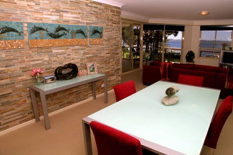 Magnus Pines, 2/52-56 Magnus Street – Apartment with stunning views, linen and bed making, Wi-Fi and Air con