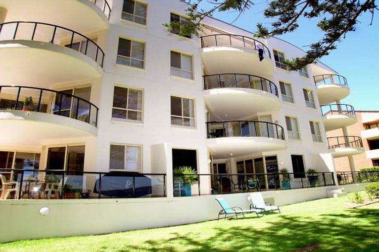 Magnus Pines, 2/52-56 Magnus Street – Apartment with stunning views, linen and bed making, Wi-Fi and Air con