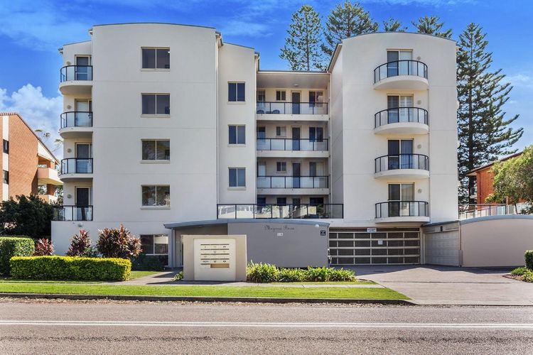 Magnus Pines, 2/52-56 Magnus Street – Apartment with stunning views, linen and bed making, Wi-Fi and Air con