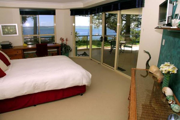 Magnus Pines, 2/52-56 Magnus Street – Apartment with stunning views, linen and bed making, Wi-Fi and Air con