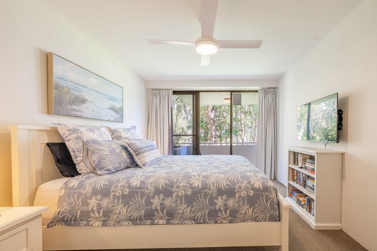 Mistral Court 2, 17 Mistral Close – little beach water views & WIFI