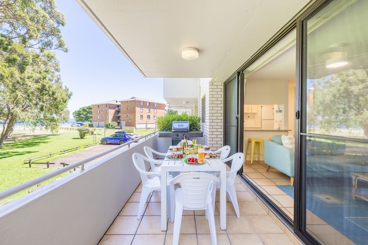 Mistral Court 2, 17 Mistral Close – little beach water views & WIFI