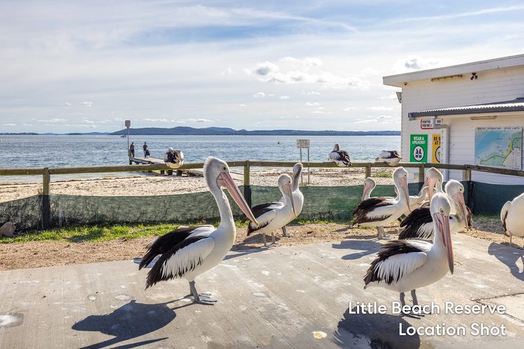 Mistral Court 2, 17 Mistral Close – little beach water views & WIFI