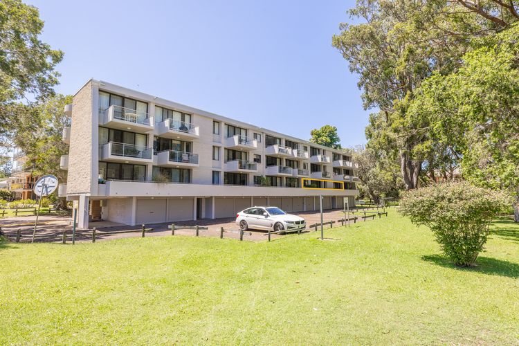 Mistral Court 2, 17 Mistral Close – little beach water views & WIFI