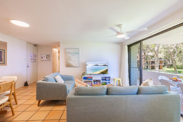 Mistral Court 2, 17 Mistral Close – little beach water views & WIFI